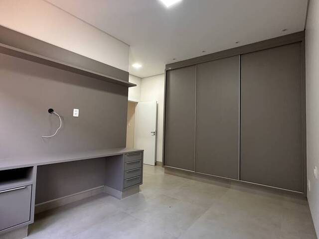 #10 - Casa para Venda em Rio Verde - GO