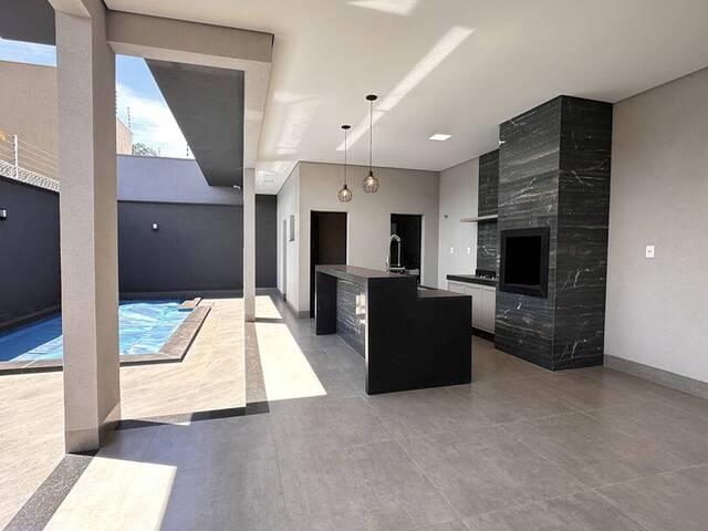 #10 - Casa para Venda em Rio Verde - GO